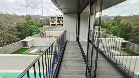 Moradia T3 +1  com 3 Suites - LOTE 16
