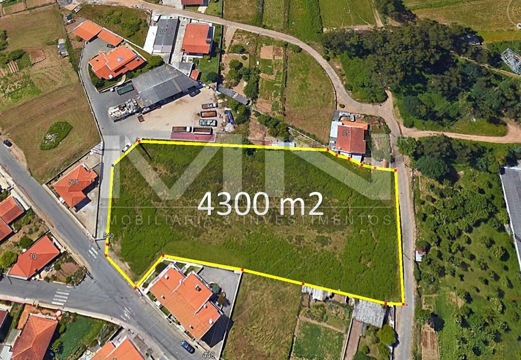 Oportunidade  junto ao Rio Douro: Terreno 2 frentes - 4.300m² - Viabilidade de Loteamento