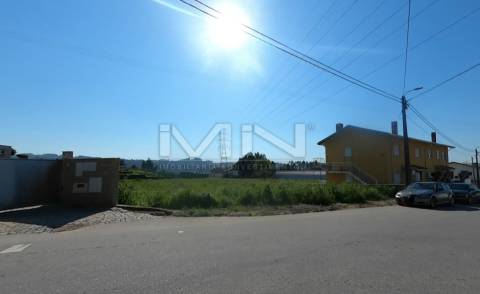 Terreno plano - 2.050m² - Viabilidade para casa Terrea
