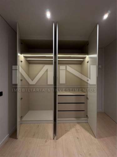 T4 Novo - c/ Terraço e garagem fechada