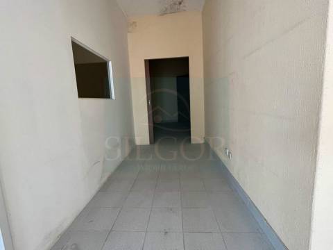 Loja T4 Venda em Baixa da Banheira e Vale da Amoreira,Moita