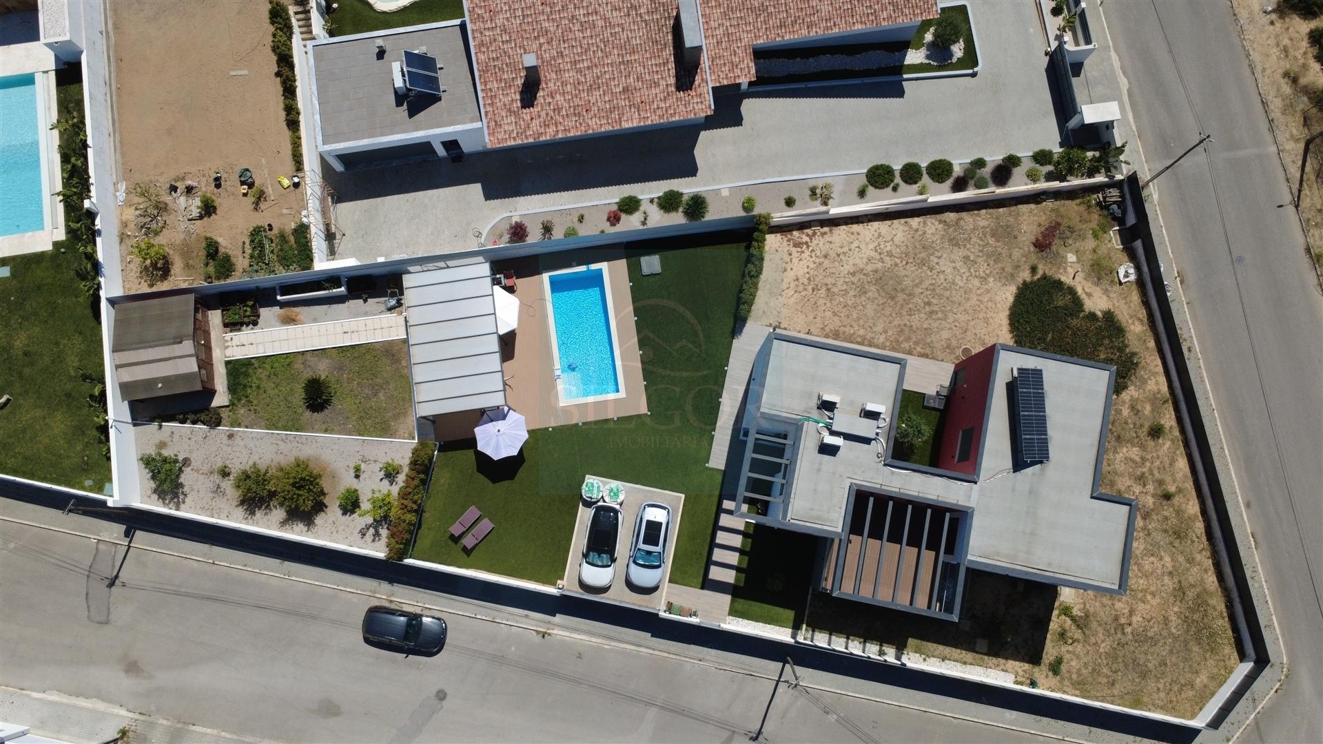 Moradia Isolada T4+1 de Luxo com Piscina | Fernão Ferro