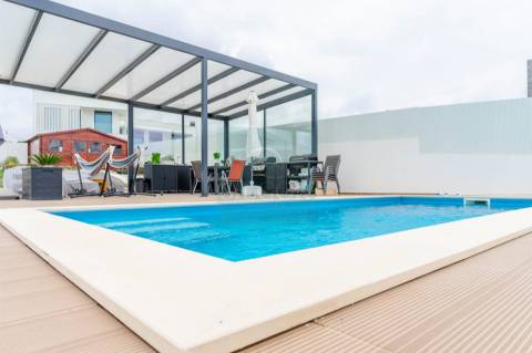 Moradia Isolada T4+1 de Luxo com Piscina | Fernão Ferro
