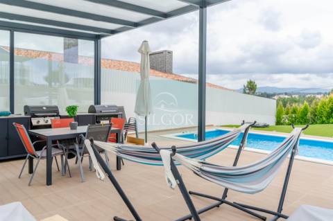 Moradia Isolada T4+1 de Luxo com Piscina | Fernão Ferro