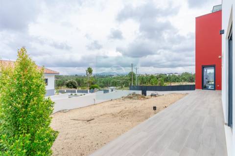 Moradia Isolada T4+1 de Luxo com Piscina | Fernão Ferro