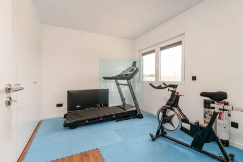 Moradia Isolada T4+1 de Luxo com Piscina | Fernão Ferro