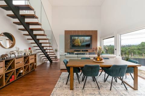 Moradia Isolada T4+1 de Luxo com Piscina | Fernão Ferro