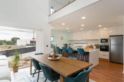 Moradia Isolada T4+1 de Luxo com Piscina | Fernão Ferro