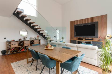 Moradia Isolada T4+1 de Luxo com Piscina | Fernão Ferro