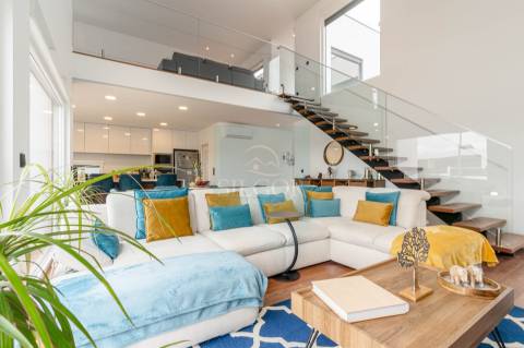Moradia Isolada T4+1 de Luxo com Piscina | Fernão Ferro