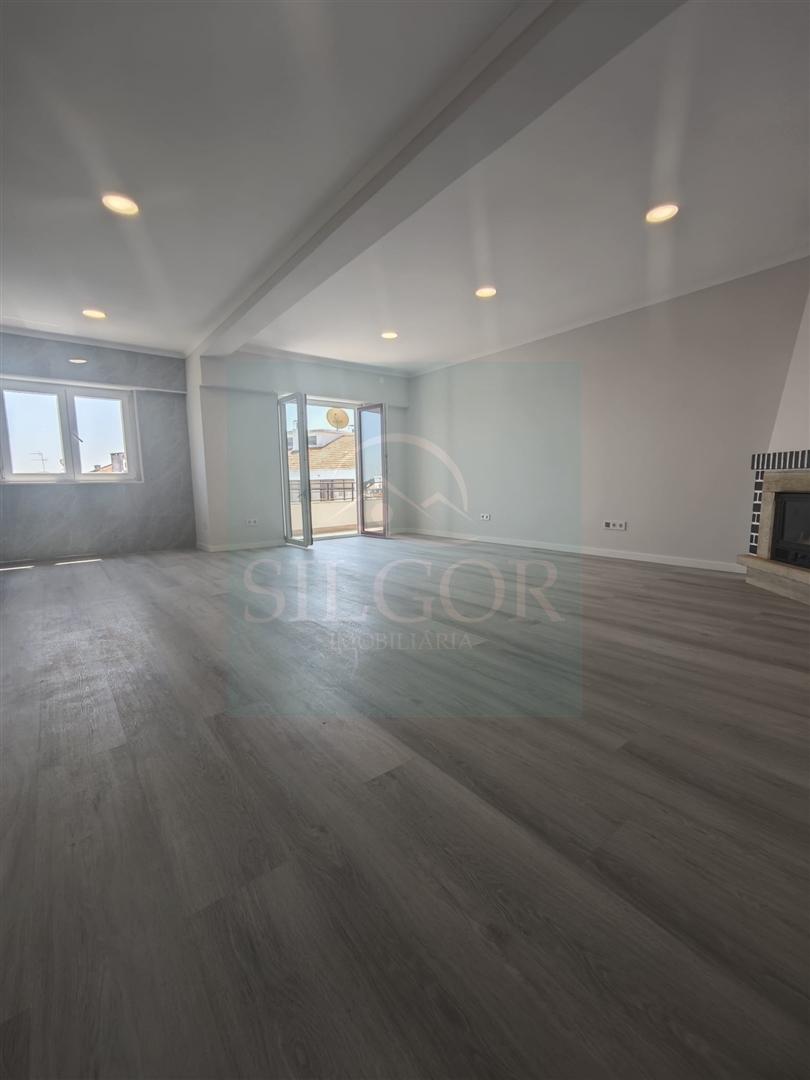 Apartamento T4 Venda em Amora,Seixal