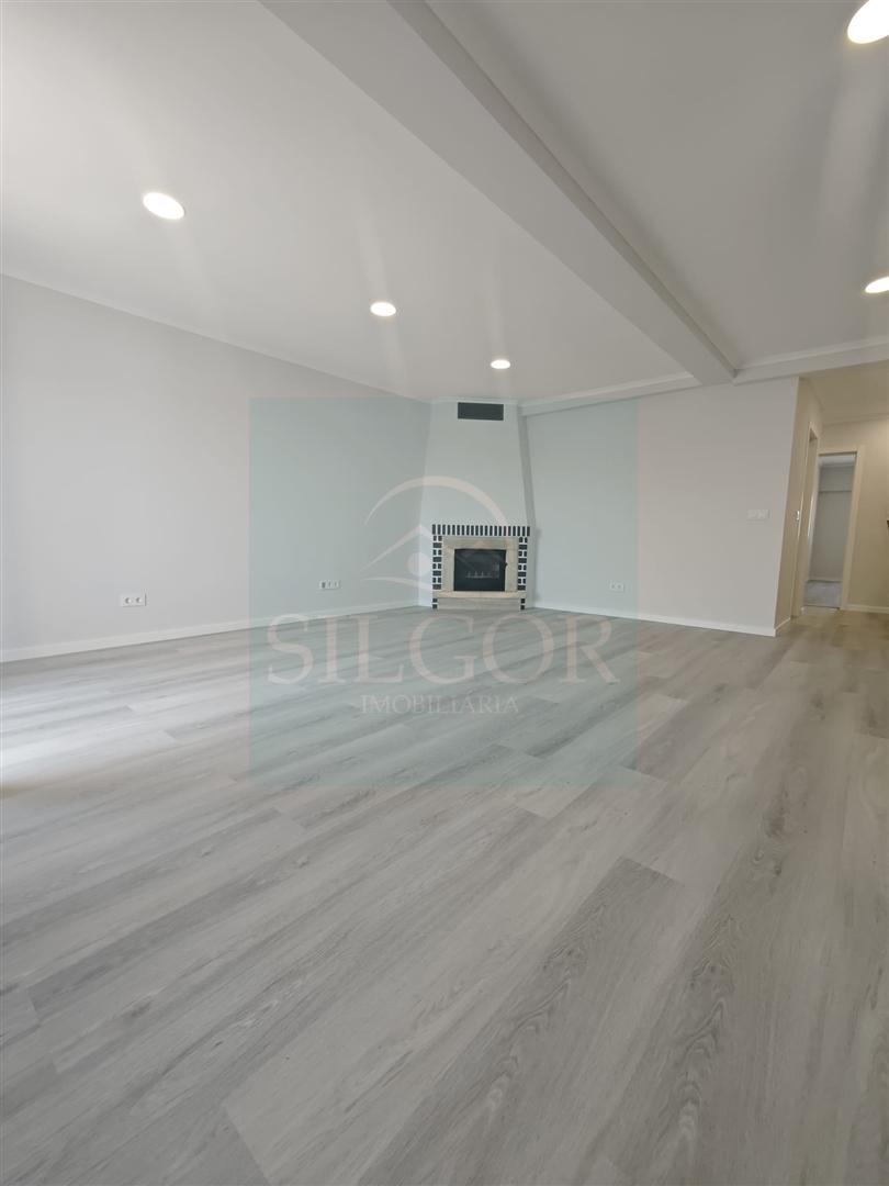 Apartamento T4 Venda em Amora,Seixal
