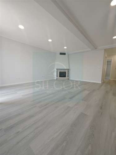 Apartamento T4 Venda em Amora,Seixal