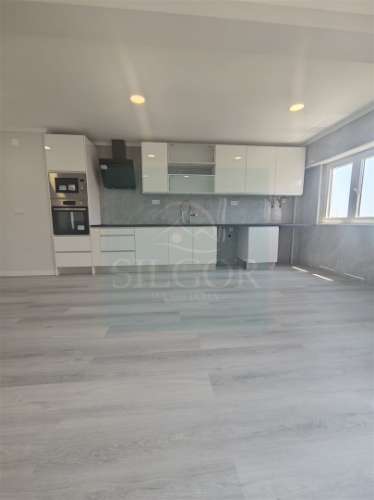 Apartamento T4 Venda em Amora,Seixal