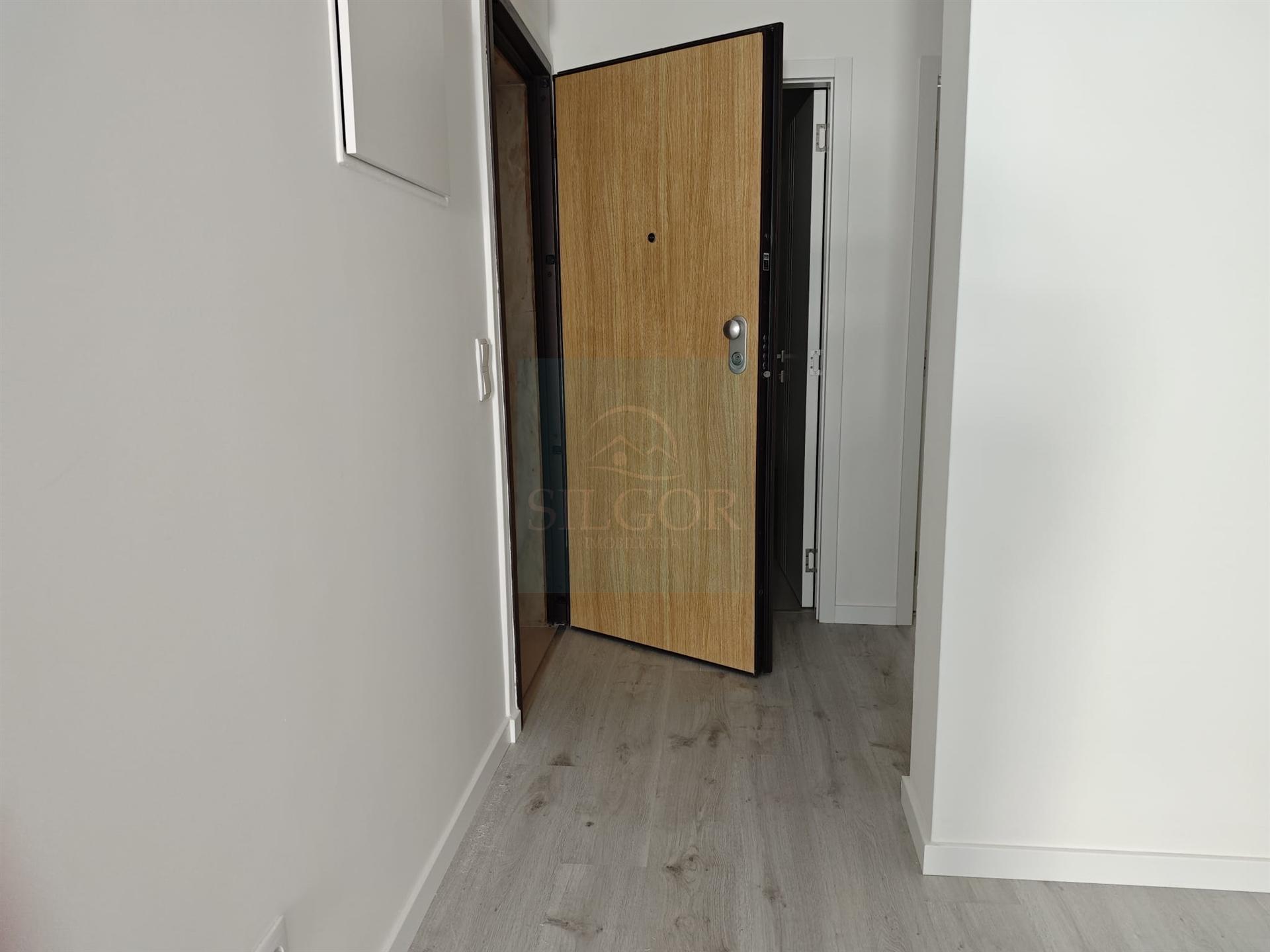 Excelente apartamento T2 - Totalmente remodelado