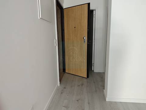 Excelente apartamento T2 - Totalmente remodelado