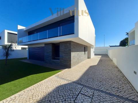 Moradia V5 de Luxo no Entroncamento | Quinta do Bonito – Villarius