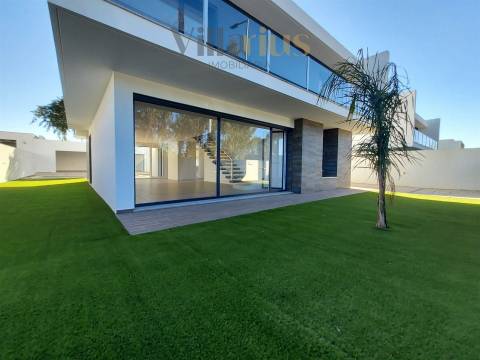 Moradia V5 de Luxo no Entroncamento | Quinta do Bonito – Villarius