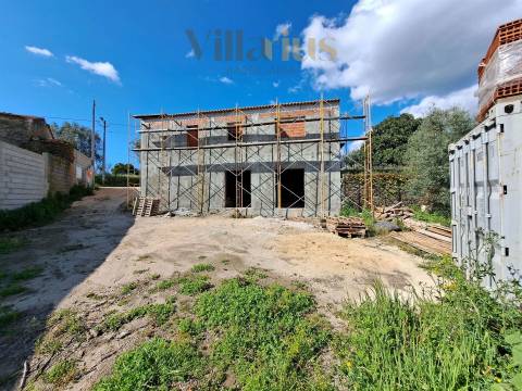 MORADIA EM REMODELAÇÃO A 7 MINUTOS DE TOMAR