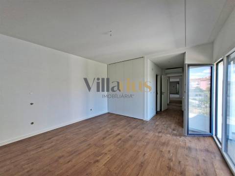 Apartamento T3 em Condomínio Fechado