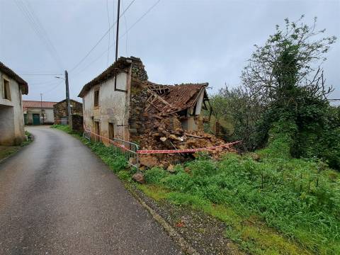 Moradia em Pedra T4 para Recuperar – Casais e Alviobeira, Tomar