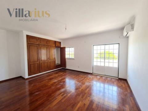 Moradia Geminada T4 + Sótão + Anexo | Entroncamento