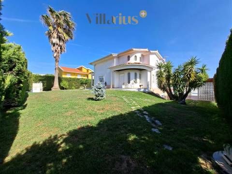 Moradia V3+1 com Piscina, Jardim Privativo e Churrasqueira
