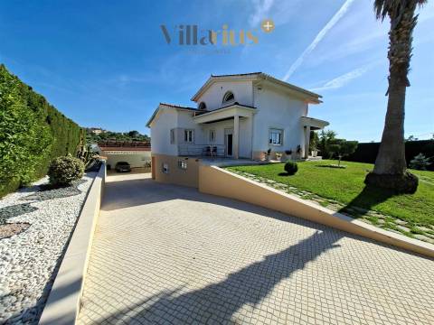 Moradia V3+1 com Piscina, Jardim Privativo e Churrasqueira