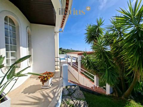 Moradia V3+1 com Piscina, Jardim Privativo e Churrasqueira