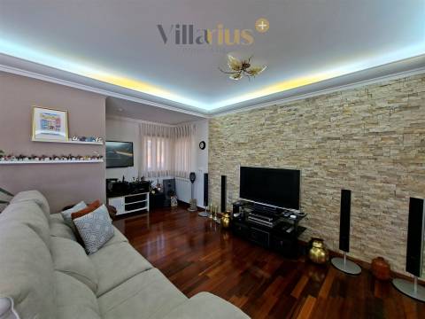 Moradia V3+1 com Piscina, Jardim Privativo e Churrasqueira