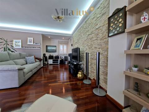 Moradia V3+1 com Piscina, Jardim Privativo e Churrasqueira