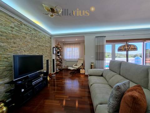 Moradia V3+1 com Piscina, Jardim Privativo e Churrasqueira