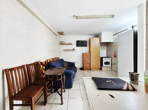 Moradia T2 situada no coração da Guia – excelente oportunidade
