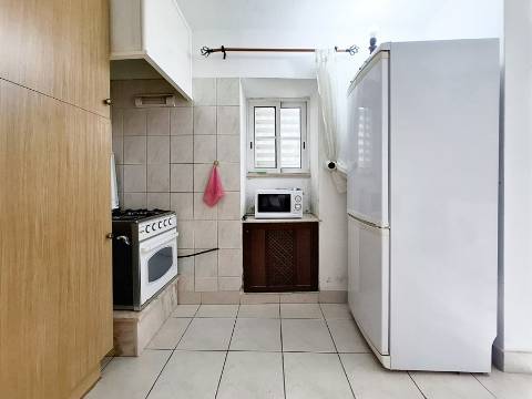 Moradia T2 situada no coração da Guia – excelente oportunidade
