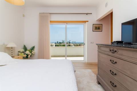 Exclusiva Moradia T4 com Piscina Aquecida e Vista Mar - Patroves