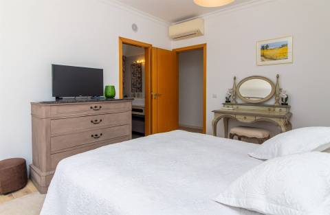 Exclusiva Moradia T4 com Piscina Aquecida e Vista Mar - Patroves
