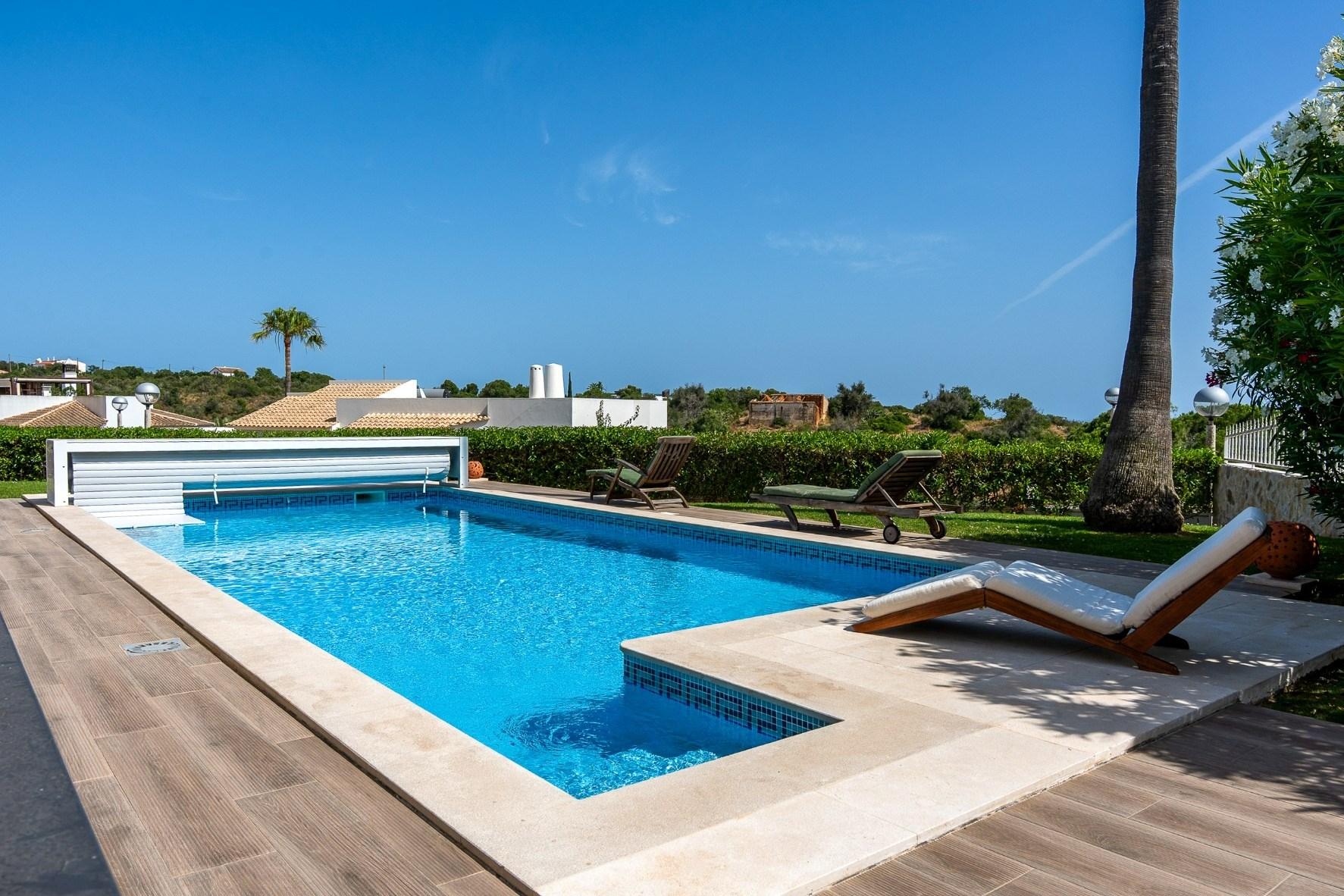 Exclusiva Moradia T4 com Piscina Aquecida e Vista Mar - Patroves