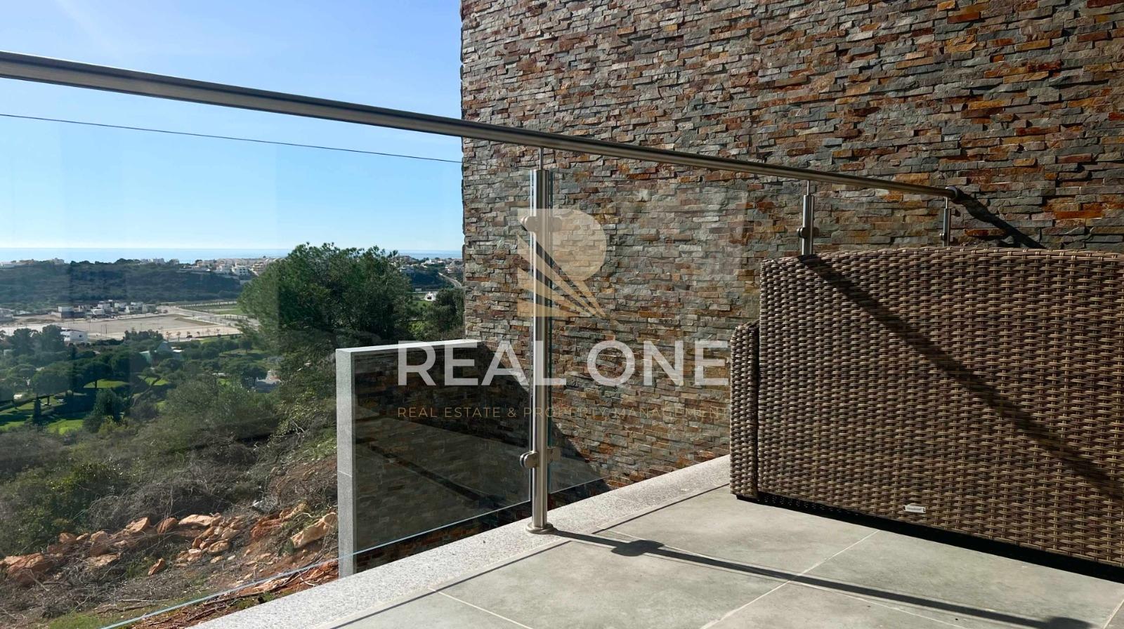 Apartamento T1 + 1 com vistas para o Mar e Marina