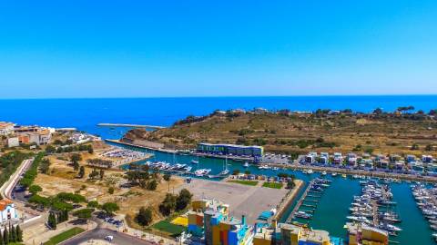 Apartamento T1 + 1 com vistas para o Mar e Marina