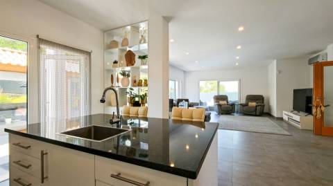 Exclusivo - Villa privada com piscina e terreno