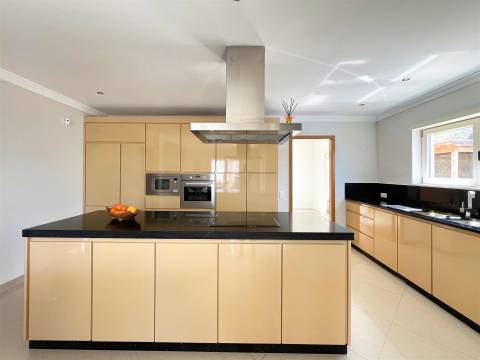 Villa na encosta da Orada em 1.000 m2 de área privada