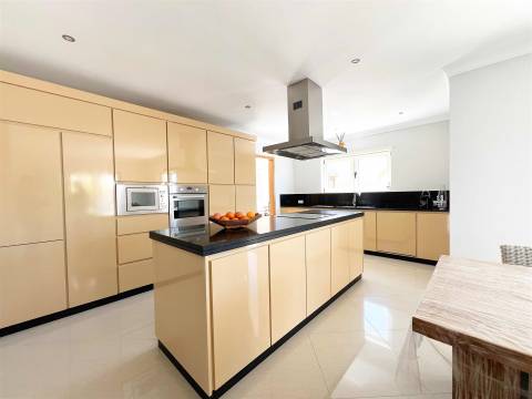 Villa na encosta da Orada em 1.000 m2 de área privada