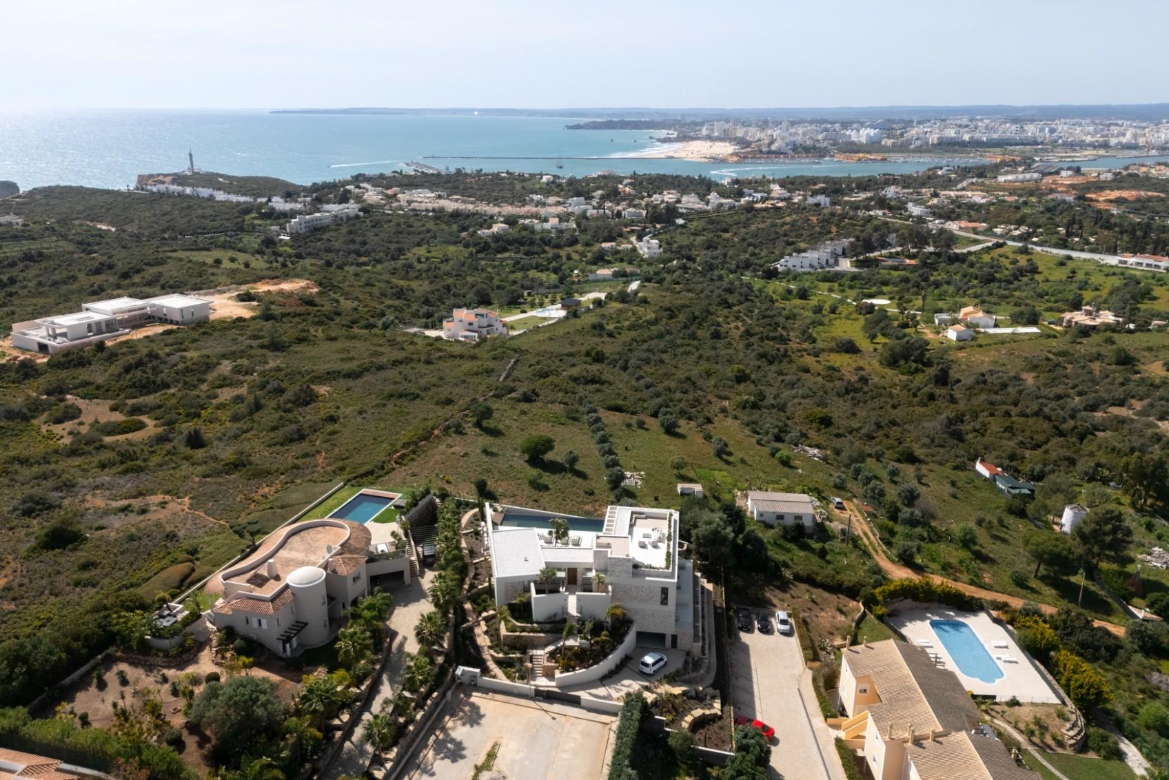 Vila de Luxo com Piscina Infinita e Incrível Vista-Mar