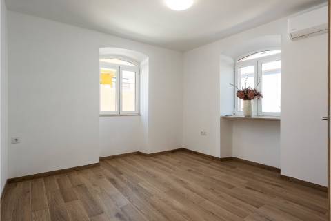 Totalmente Remodelada – Moradia T3 com Piscina, Jardim e terreno de 1.015m2
