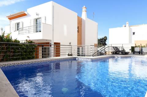 Moradia V3+1 Com Piscina e Garagem