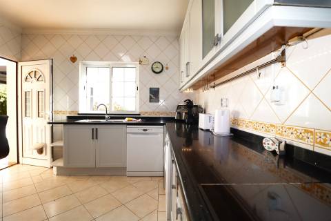 Moradia V3+1 Com Piscina e Garagem