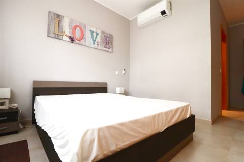 Apartamento T2 com Piscina a 500m da Praia do Forte Novo