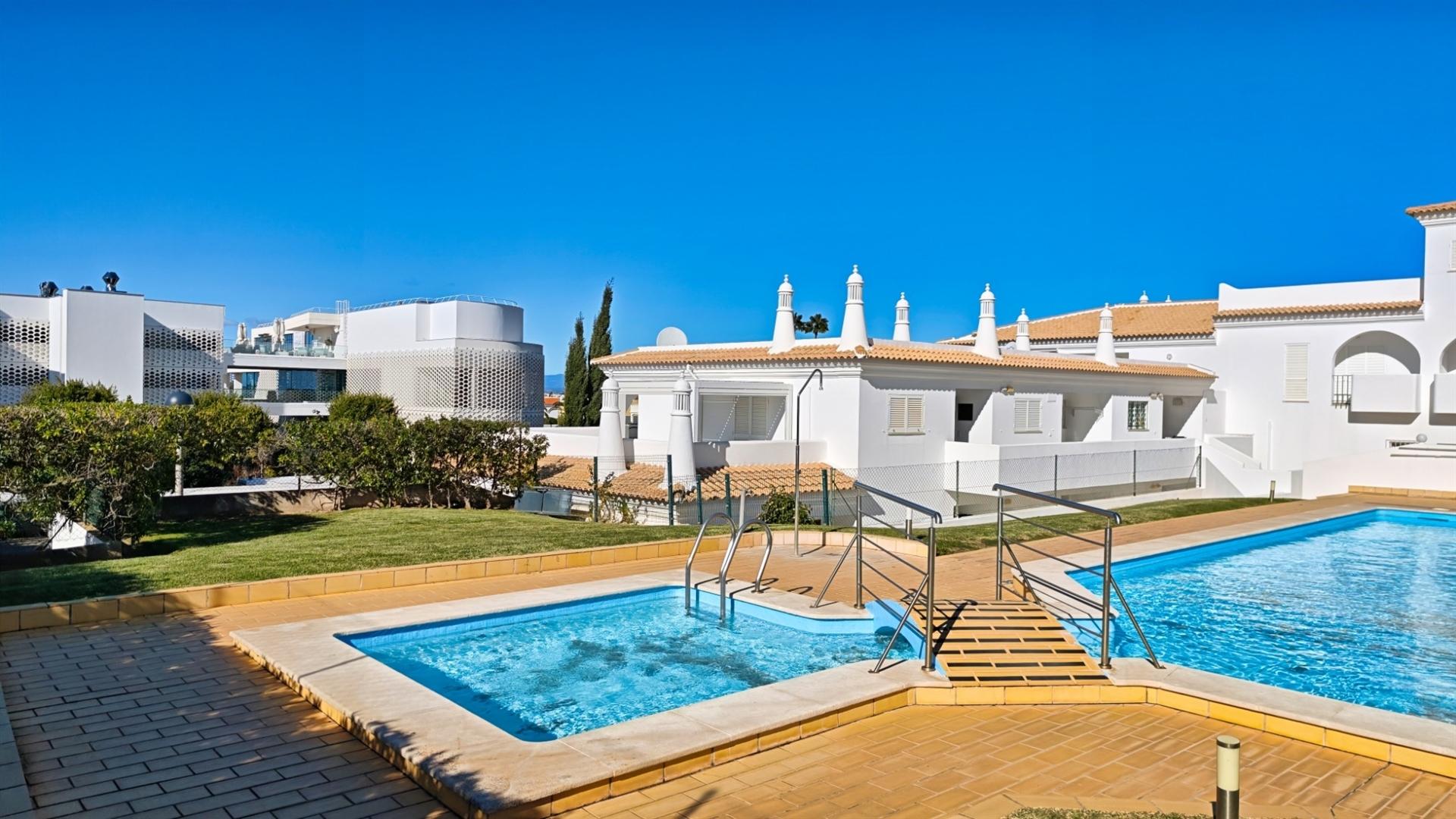 Apartamento na Galé / Sesmarias – perto da Praia