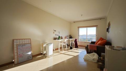 Oportunidade única – Apartamento T1+1 na Correeira – Vista mar