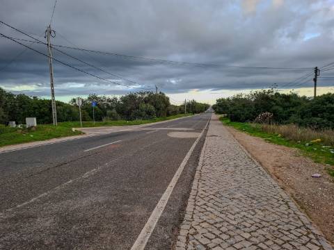 Terreno Misto com projeto aprovado para armazém - 1.100 m2